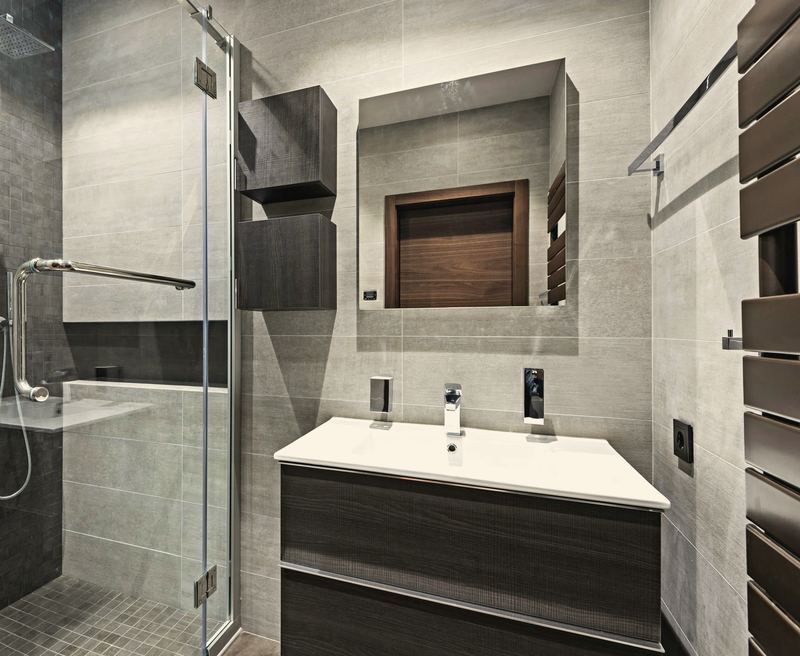 Ayna dolaplı banyo